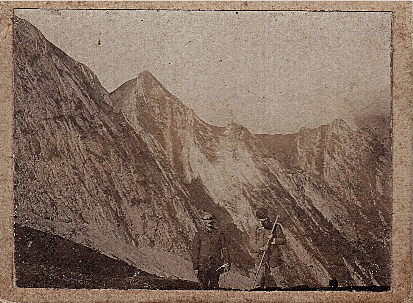 DocPictures/Pierre_Saffores_et_Andre_Vignau-Lous_en_montagne.jpg